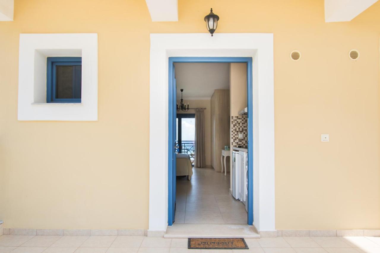 Beachfront Apartments Karpathos Town  Exterior photo
